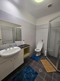 Bayview Fishing Paradise: NT Luxury Marina Escape - Stuart Park - 9