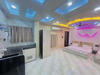 Radhika Cozy Studio Apartment Kitchen 2 Double Beds - 3