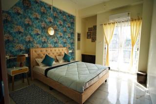 Royal with Bathtub - by BeauMonde Boutique Suites - 5