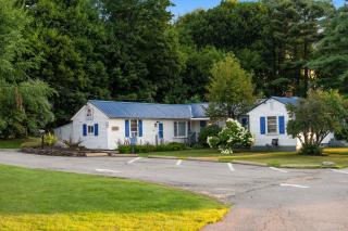 Village of Winnipesaukee by CoolVacay - 2