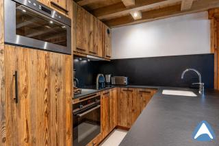 Beautifully Renovated 3 Bedroom Apartment - Arc 1950 - 5