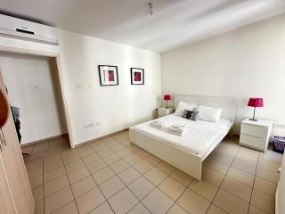 Charming City Centre Apt w Pool - City Flats 303 - 1
