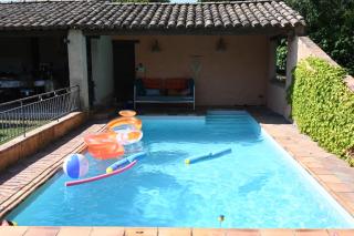 Provençal farmhouse and pool - 4 bedrooms - up to 10 people - 1
