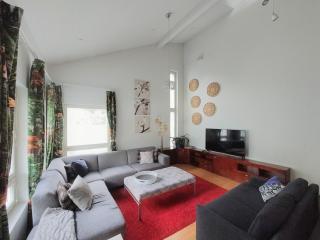 Semi-detached house with sauna & yard near city center - 9