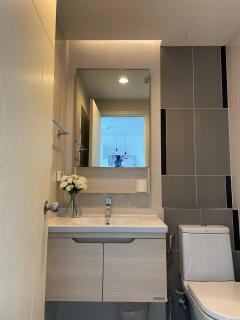 Accommodations room with balcony view Sukhumvit77 - 2