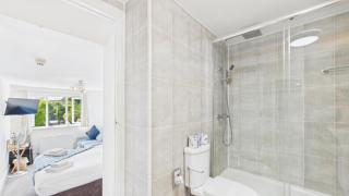 2 Coach House - Classic En Suite King - Tenby - 5