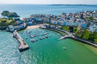 2 Coach House - Classic En Suite King - Tenby - 4