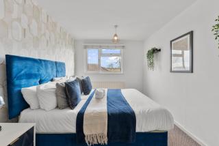 Bristol Grand Retreat - Garden & Games Room - 3