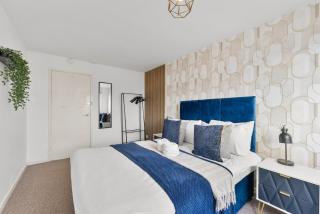 Bristol Grand Retreat - Garden & Games Room - 8