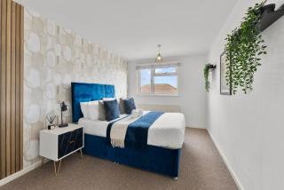 Bristol Grand Retreat - Garden & Games Room - 5