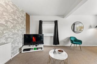 Bristol Grand Retreat - Garden & Games Room - 4