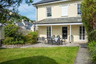 Elegant Georgian House with Garden & Parking - 6
