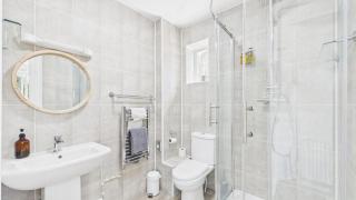 3 Coach House - Cosy Double - Tenby - 8