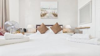 5 Coach House - Superior En Suite King - Tenby - 6