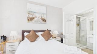 5 Coach House - Superior En Suite King - Tenby - 1