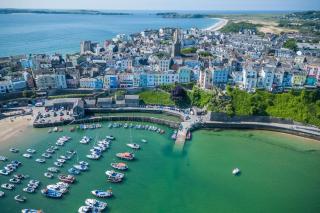 6 Coach House - Deluxe En Suite King Room - Tenby - 9