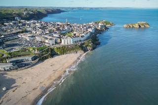 6 Coach House - Deluxe En Suite King Room - Tenby - 2