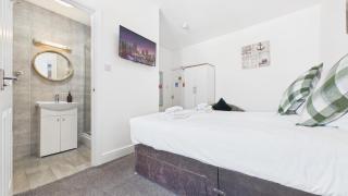 6 Coach House - Deluxe En Suite King Room - Tenby - 1