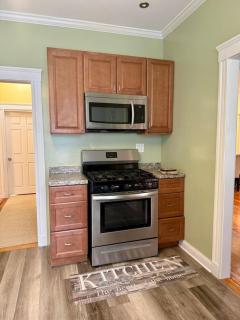 MODERN KING ROOM in Central Boston -TROPICAL VIBEZ- 2 - 3