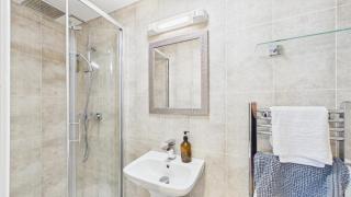 8 Coach House - Eaves Room - Tenby - 7
