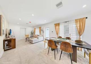 Spacious 3BR House near MIA, Brickell & Downtown - 5
