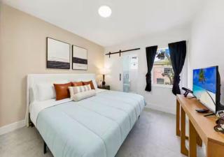 Spacious 3BR House near MIA, Brickell & Downtown - 4