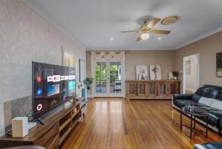 Elegant Vintage Home Fireplace and Spacious Living - 9