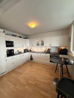 Bright top-floor apartment with panoramic views near ONS - 8