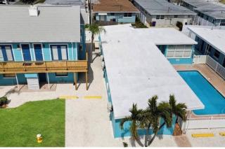 Oceanviews with Pool and Walk to Johns Pass - 4
