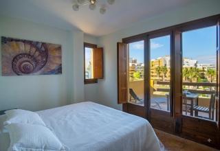 Modern penthouse with private panoramic rooftop terrace - 9