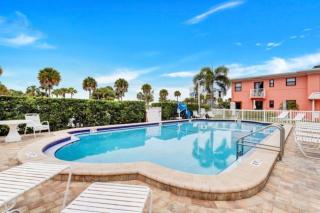 2 BR Beachside Condo with Pool in St. Pete Beach - 9