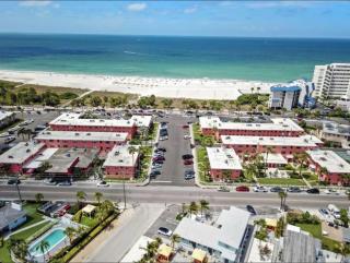 2 BR Beachside Condo with Pool in St. Pete Beach - 2