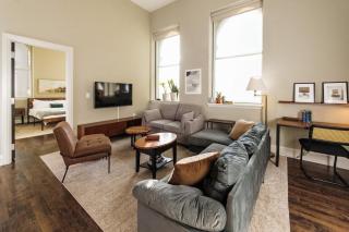 Downtown Luxe 2BR Loft Apt - Sleeps 8 - Walkable - 0