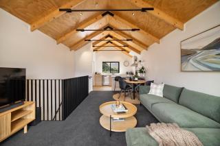 Modern 3-Bedroom Queenstown Stay with Parking - 9