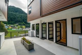 Modern 3-Bedroom Queenstown Stay with Parking - 1