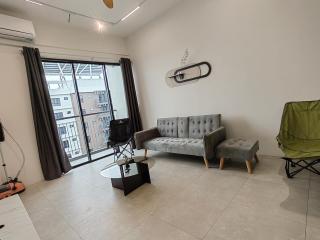Heartnest Homestay Aston Acacia - 9