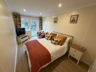 Spacious two bedroom ground floor apartment with free parking - Meriden Solihull - Close to NEC - 9