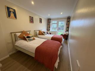 Spacious two bedroom ground floor apartment with free parking - Meriden Solihull - Close to NEC - 6