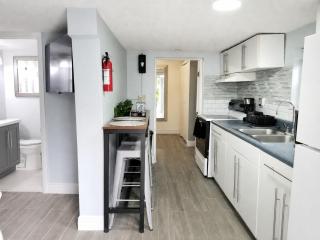 Cozy Guesthouse Near Hard Rock Stadium & Easy Turnpike Access - 0