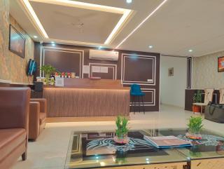 Hotel Decent Premier - IGI Delhi Airport - 1