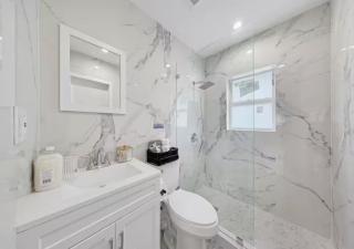 Spacious 3BR House near MIA, Brickell & Downtown - 2