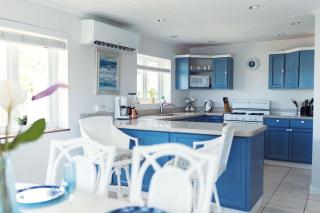Remedy Harbour Seaview Apartment - 5
