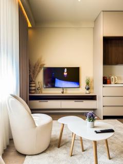 All Seasons Apartments - Free Parking & City Center - 7