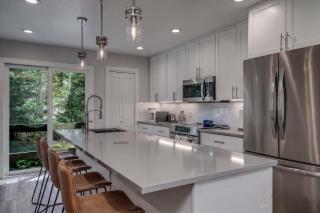 3BR with Mountain Views on FREE Bus Line - 8