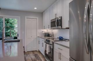 3BR with Mountain Views on FREE Bus Line - 2