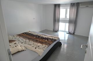 Luxury Duplex with Private Jacuzzi Free Parking - 2