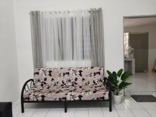 GM Suite Homestay - 4