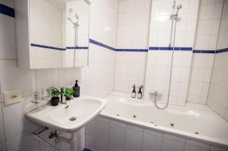 Bright Apartment in central Basel - Special WHITE RABBIT 32 Apartment, Basel, up to 6 guests - 3