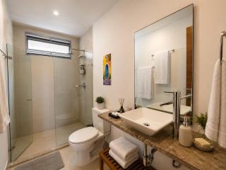 Oceanfront 2BR with Balcony near Walled City - 1