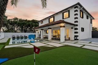 The Miami Villa Star Wars Game Room Golf Pool - 0